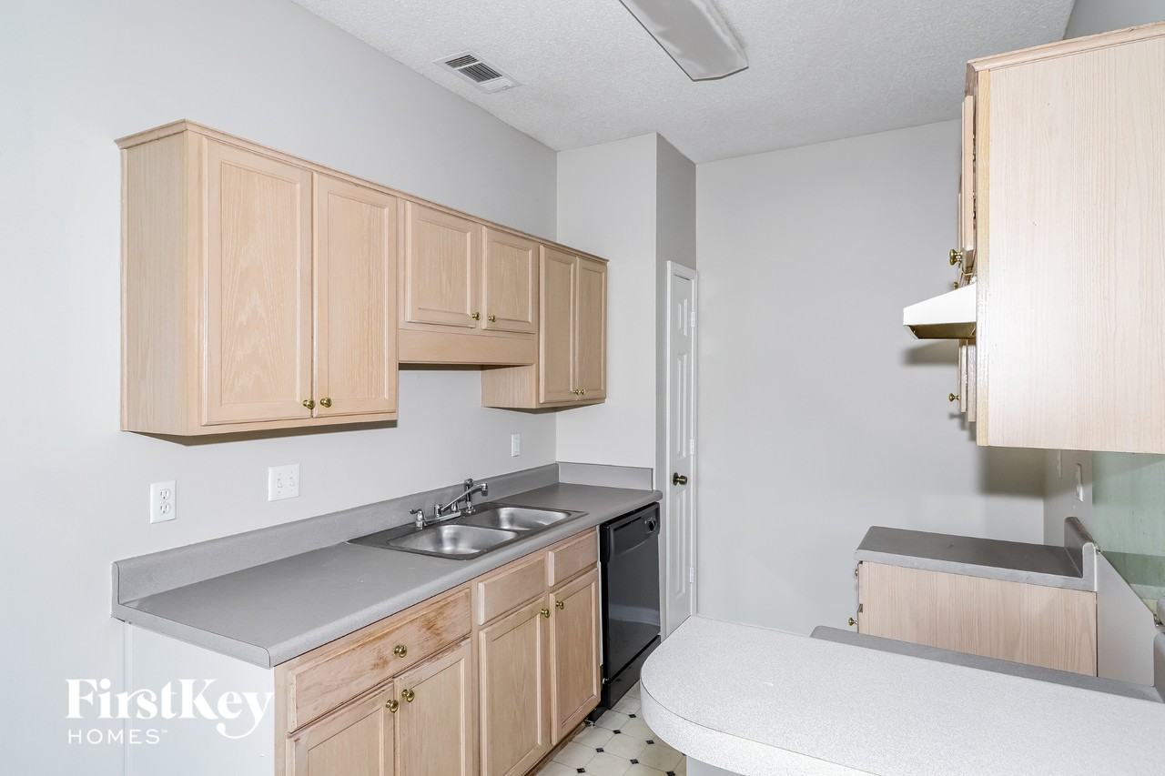 1139 Brady Hollow Ln - Photo 6 of 13