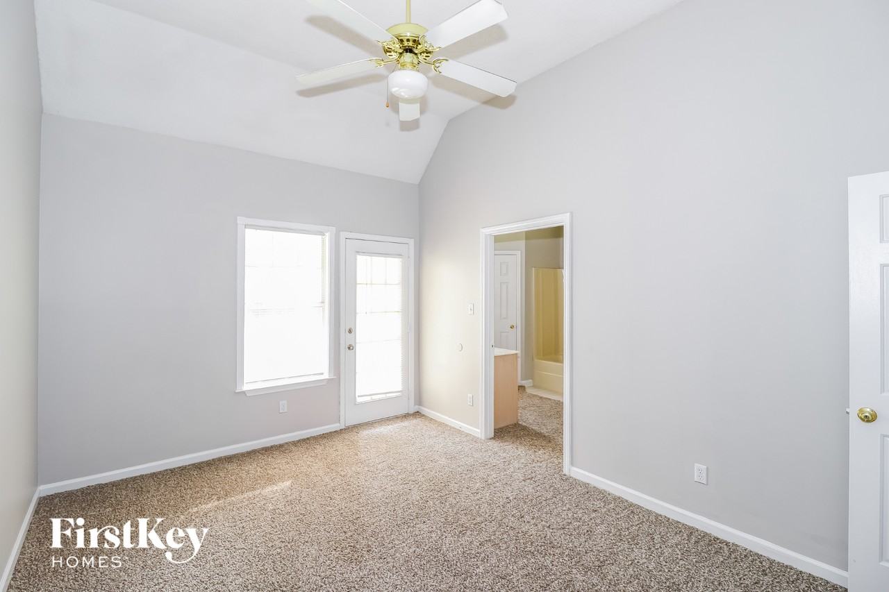 1139 Brady Hollow Ln - Photo 7 of 13