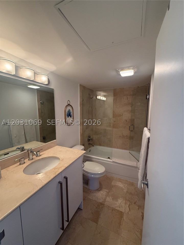 10275 Collins Ave #1221 - Photo 6 of 14