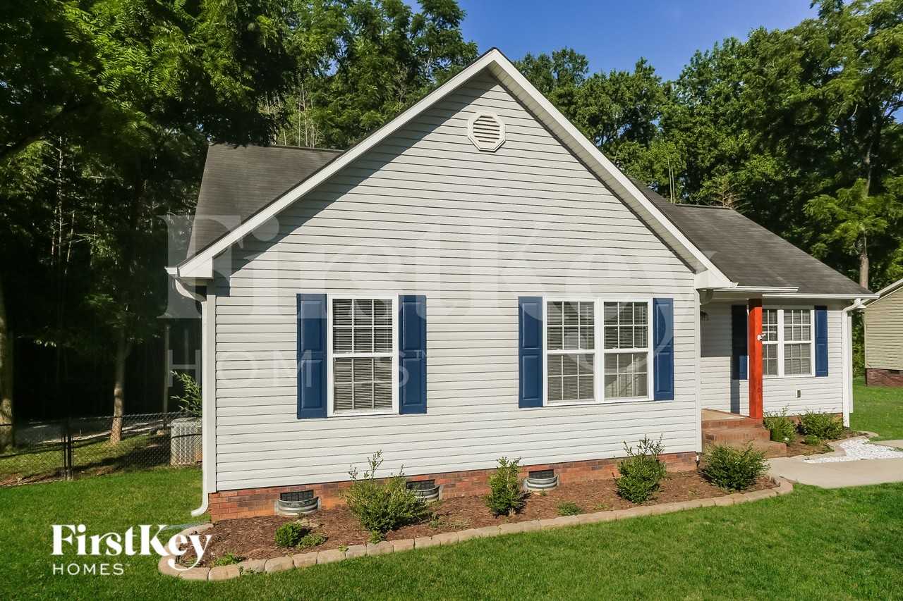 1018 Austin Ave - Photo 3 of 16