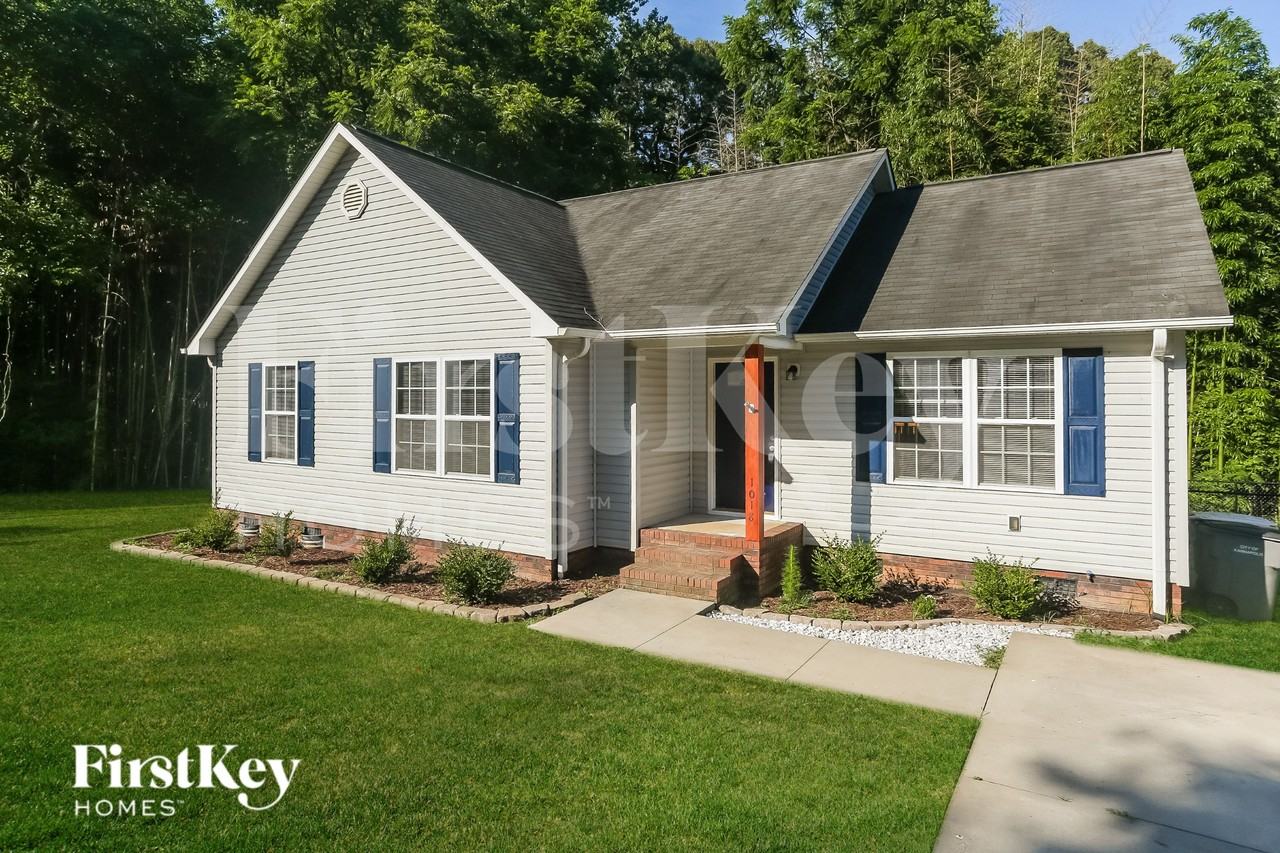 1018 Austin Ave - Photo 4 of 16