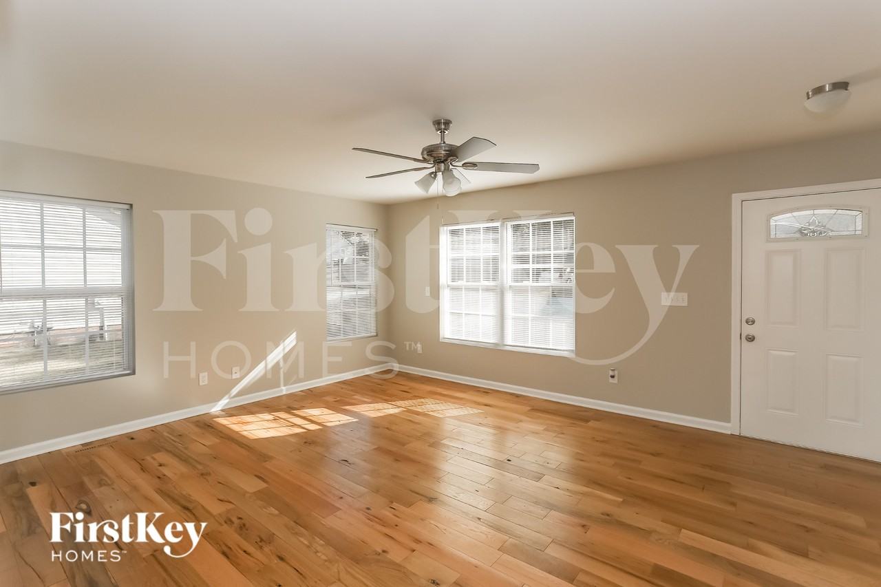 1018 Austin Ave - Photo 7 of 16