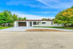 featured image of 6101 Sw 24th St #3