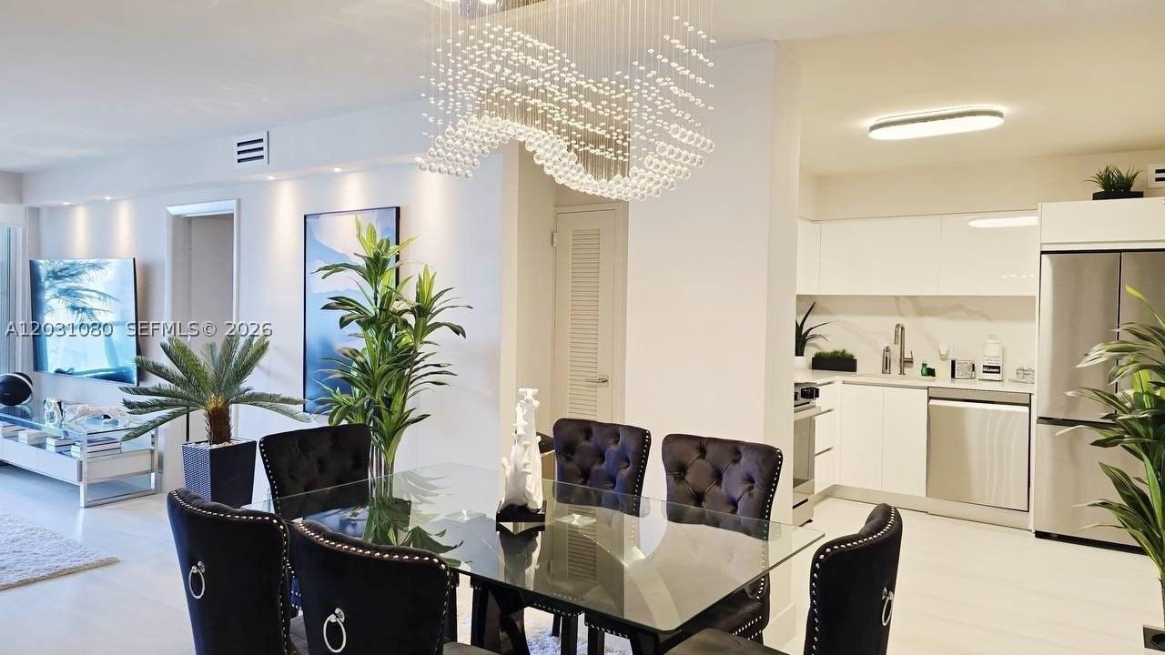 5151 Collins Ave #726 - Photo 7 of 34