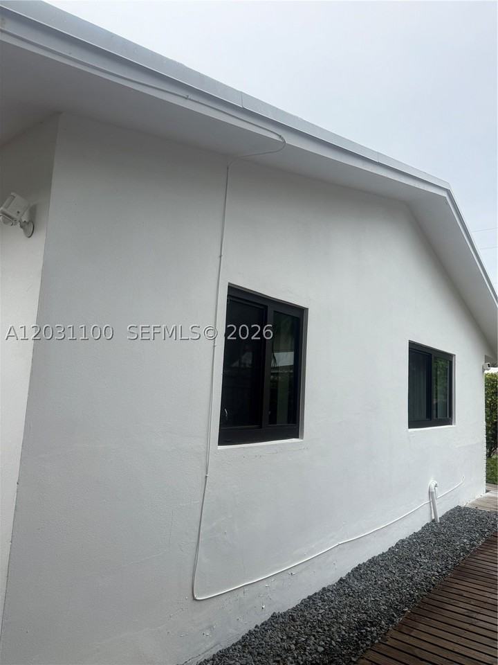 1700 Sw 20th St #A - Photo 3 of 38