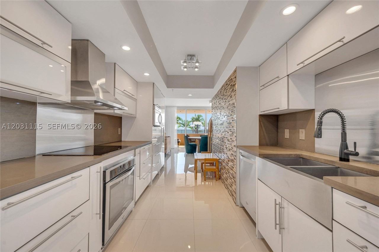 10175 Collins Ave #102 - Photo 7 of 33