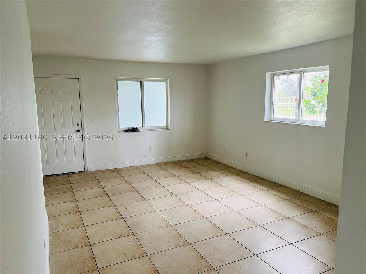 880 Ne 18th Ave #3 - Photo 6 of 11