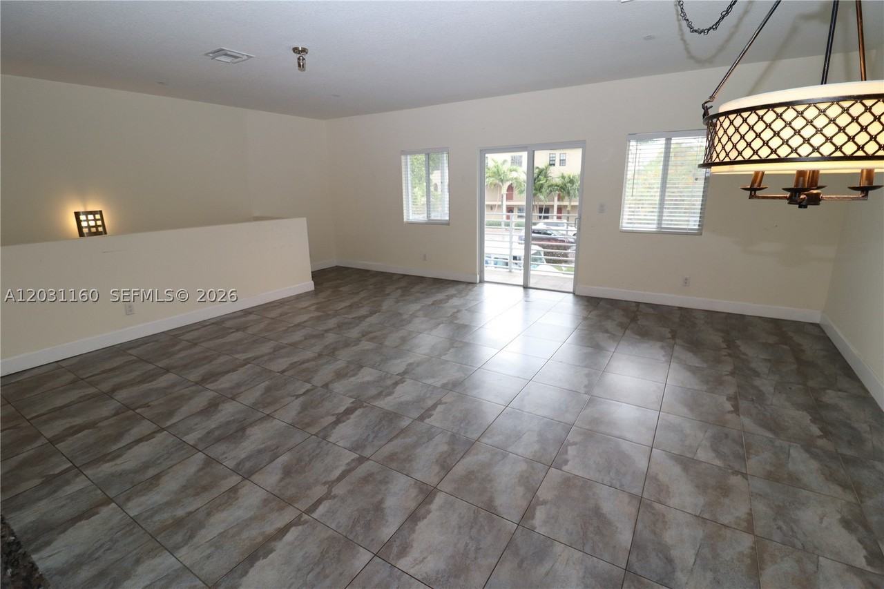 609 Ne 28th St #1 - Photo 4 of 30