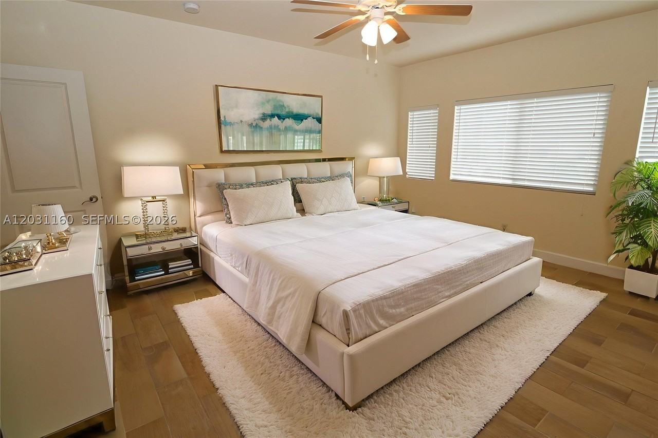 609 Ne 28th St #1 - Photo 5 of 30