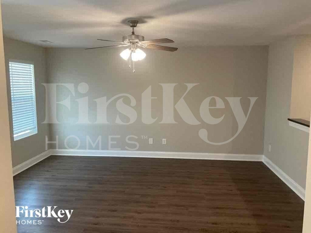 2047 Samantha Dr - Photo 3 of 25