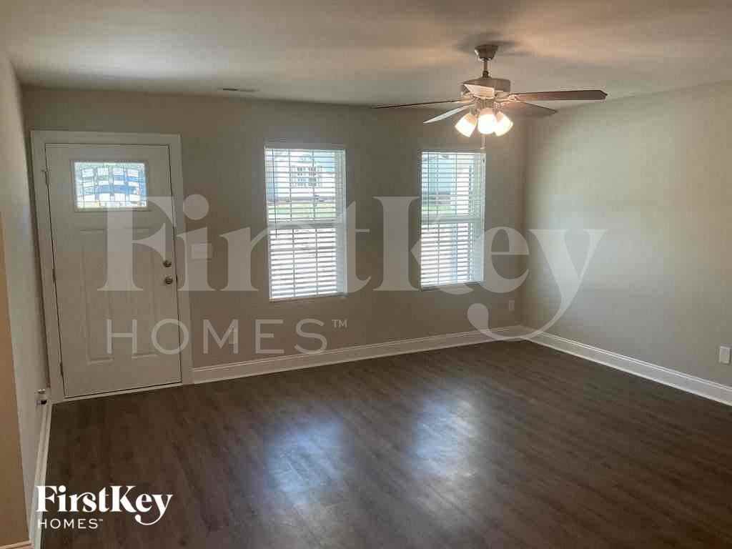 2047 Samantha Dr - Photo 4 of 25
