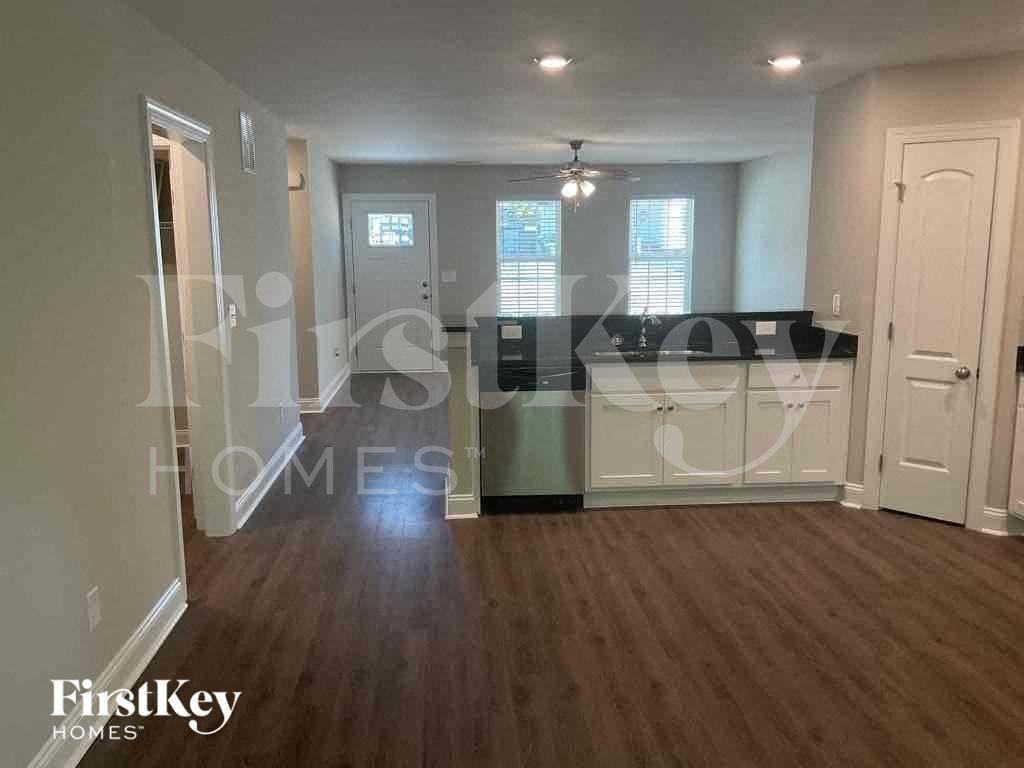 2047 Samantha Dr - Photo 5 of 25