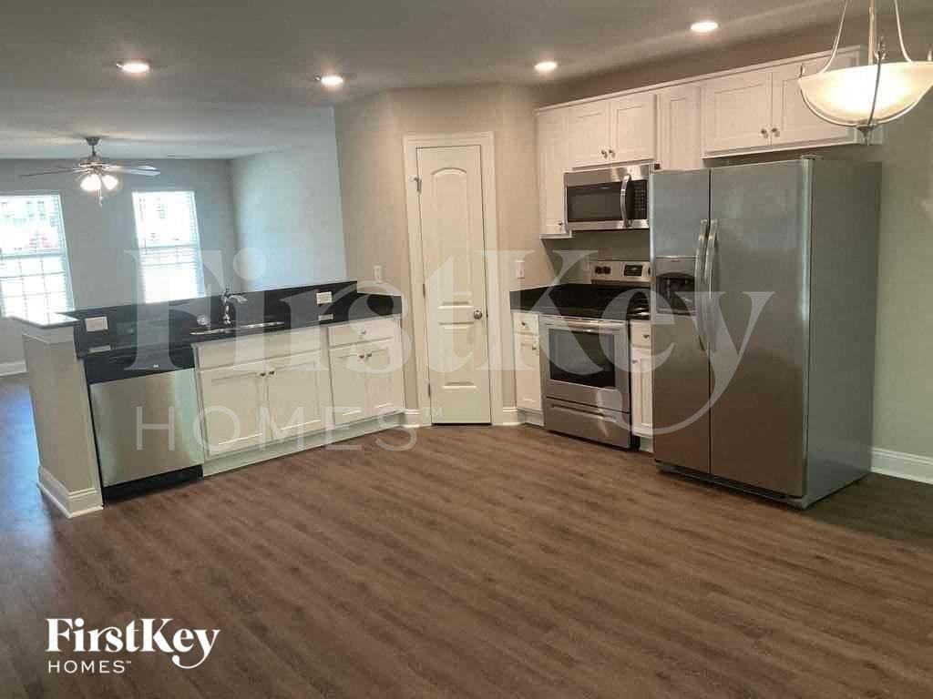 2047 Samantha Dr - Photo 6 of 25
