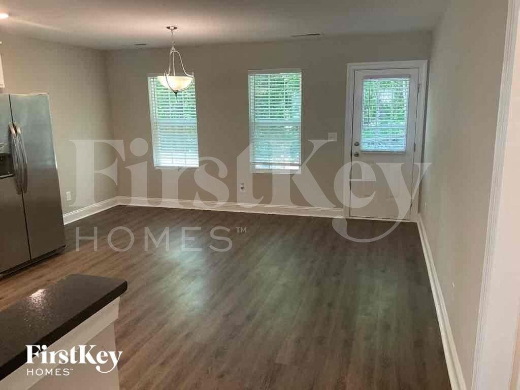 2047 Samantha Dr - Photo 7 of 25