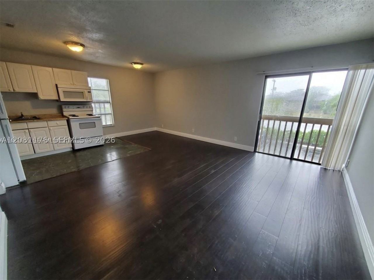 3006 Coral Ridge Dr #210B - Photo 4 of 14