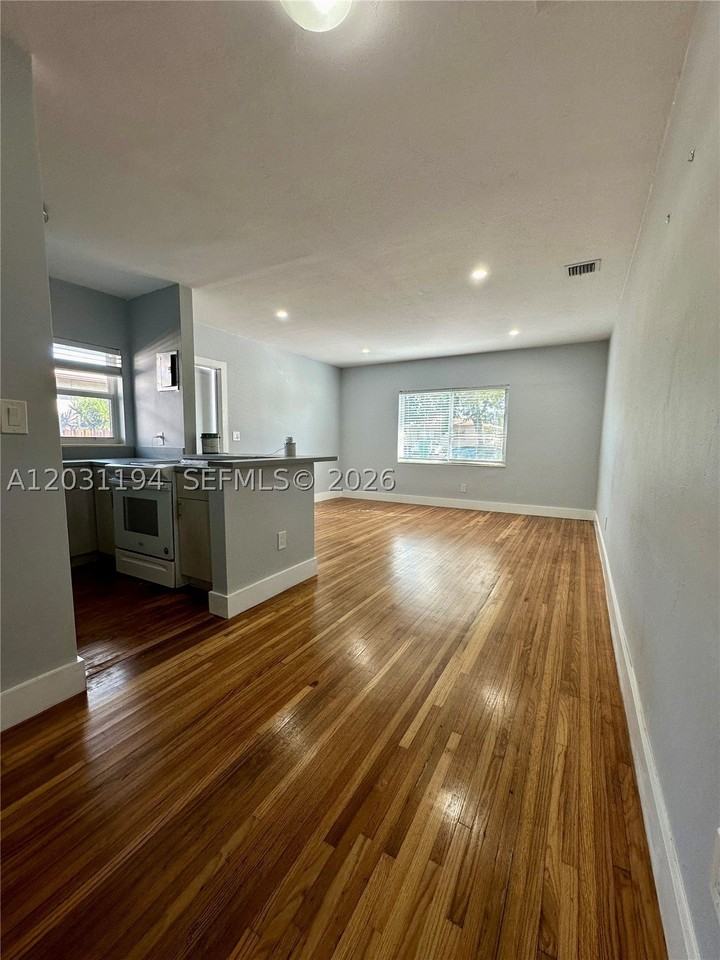 1155 Ne 111th St #E - Photo 2 of 20