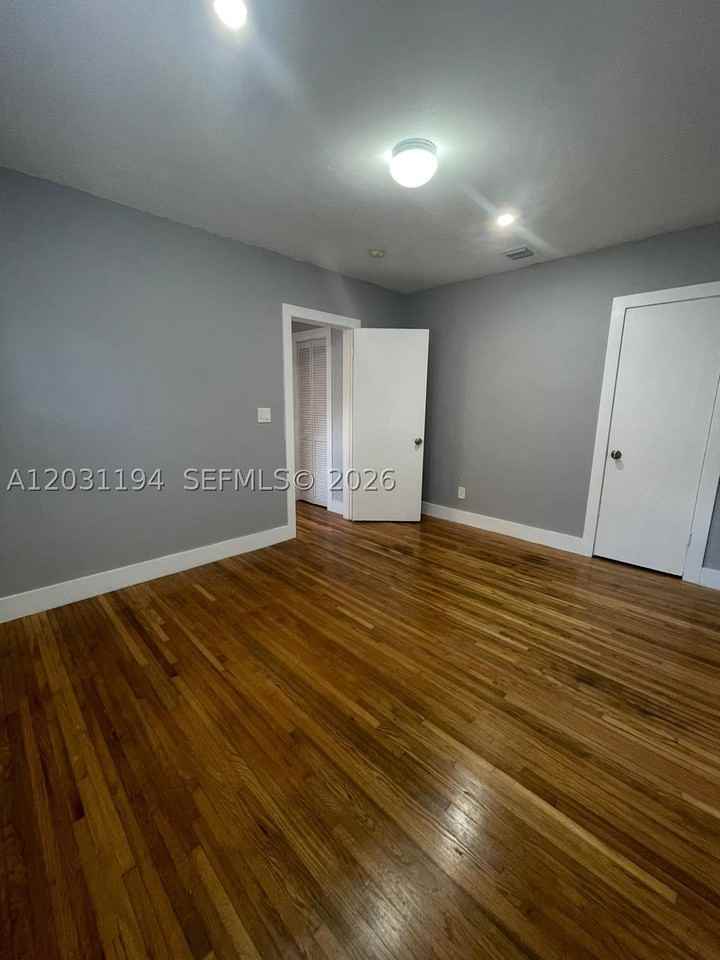 1155 Ne 111th St #E - Photo 3 of 20