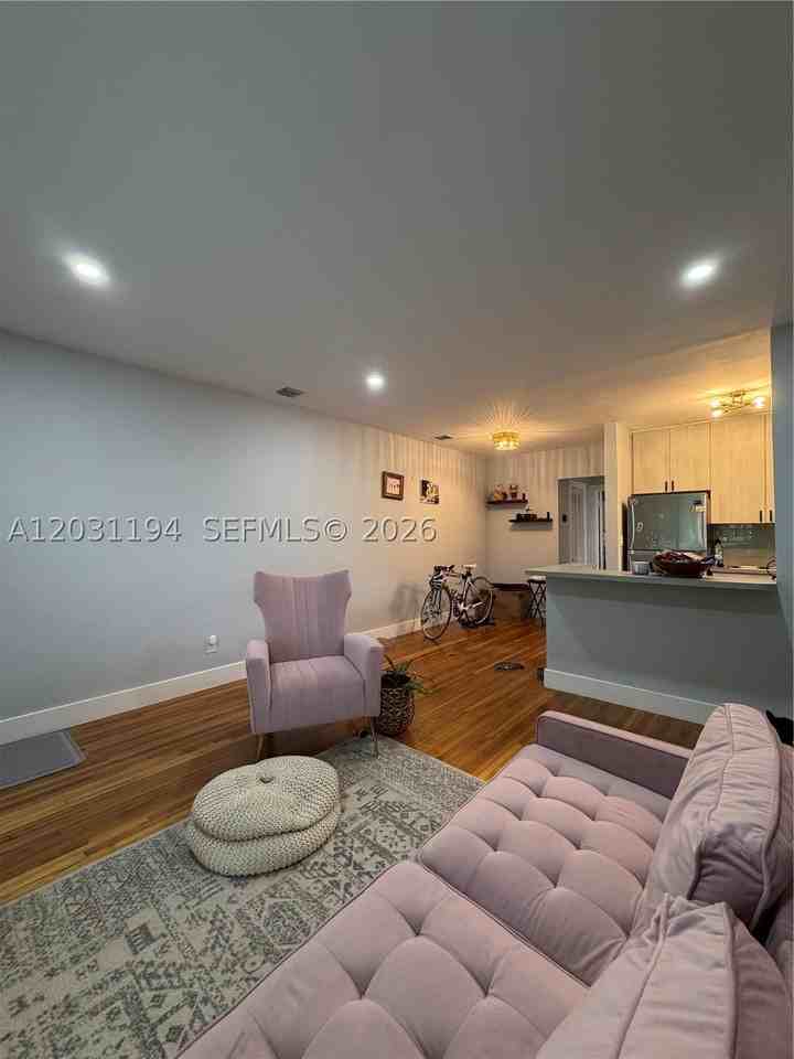 1155 Ne 111th St #E - Photo 7 of 20