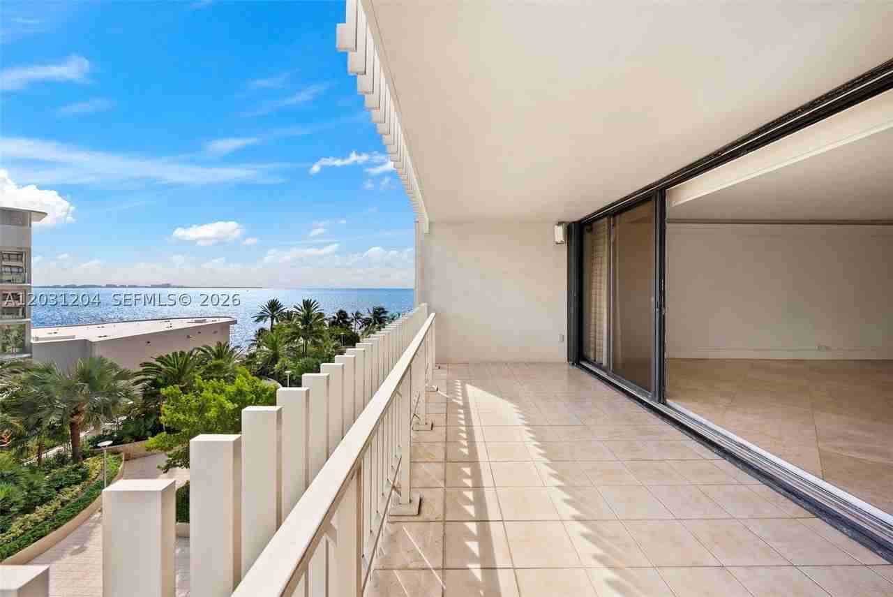 3 Grove Isle Dr #C605 - Photo 3 of 38