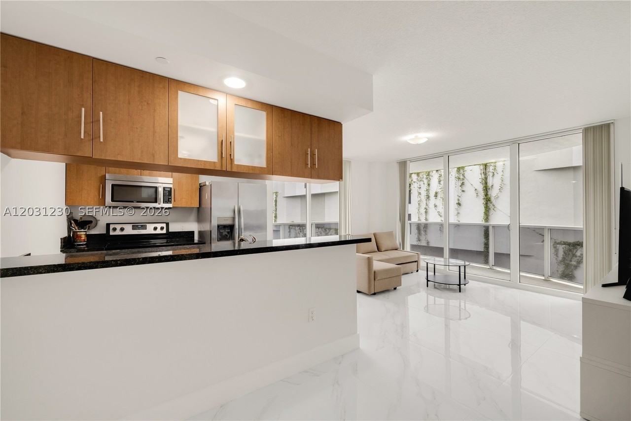 601 Ne 23rd St #706 - Photo 4 of 22