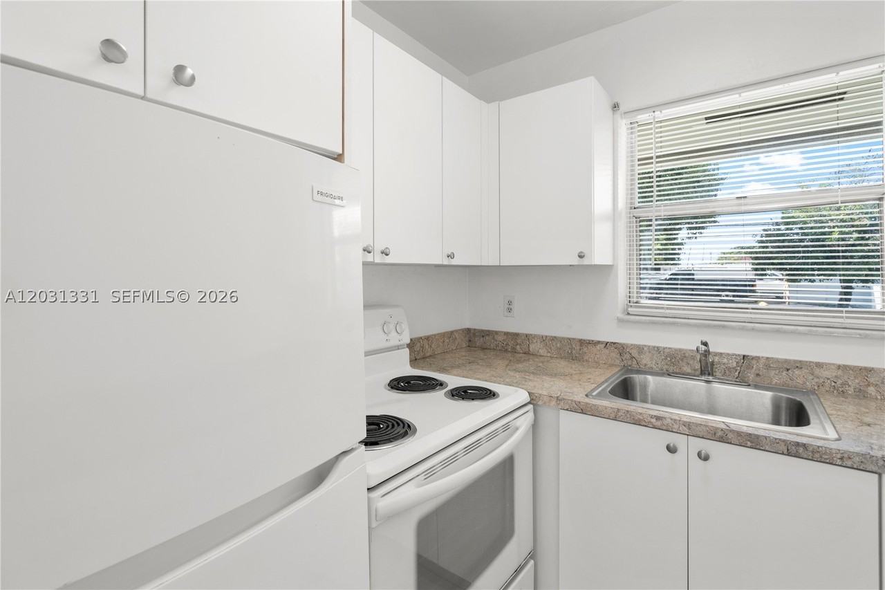 856 Sw 10th St #1 - Photo 5 of 15