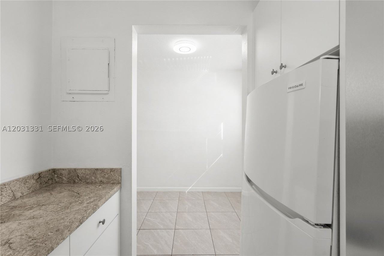 856 Sw 10th St #1 - Photo 6 of 15