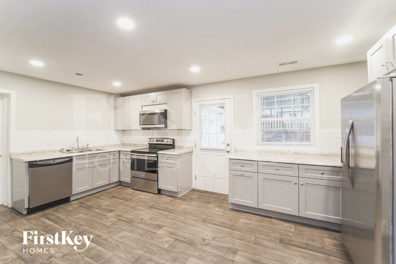 2521 Skyland Dr - Photo 5 of 16