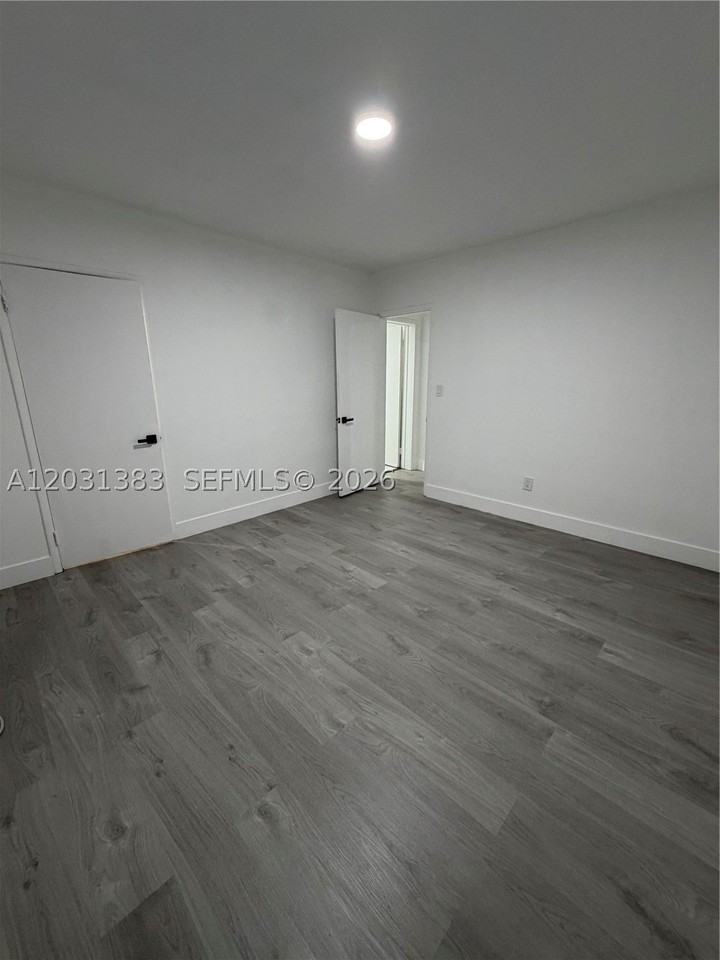 324 Surfside Blvd #7 - Photo 5 of 8