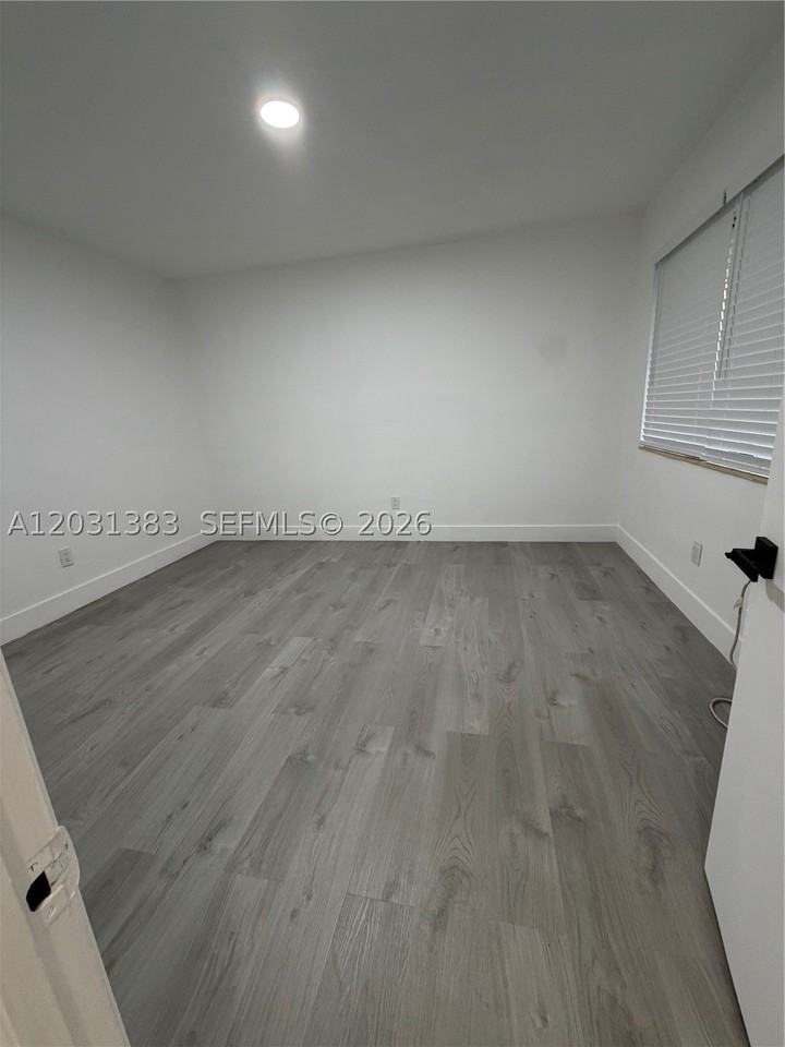 324 Surfside Blvd #7 - Photo 6 of 8