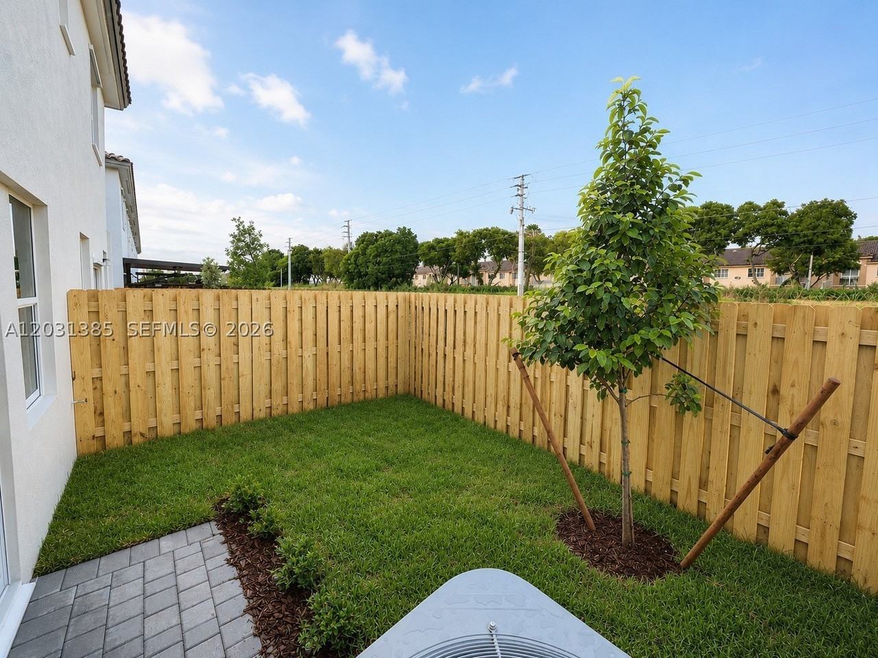 267 SE 11th Ct - Photo 2 of 10
