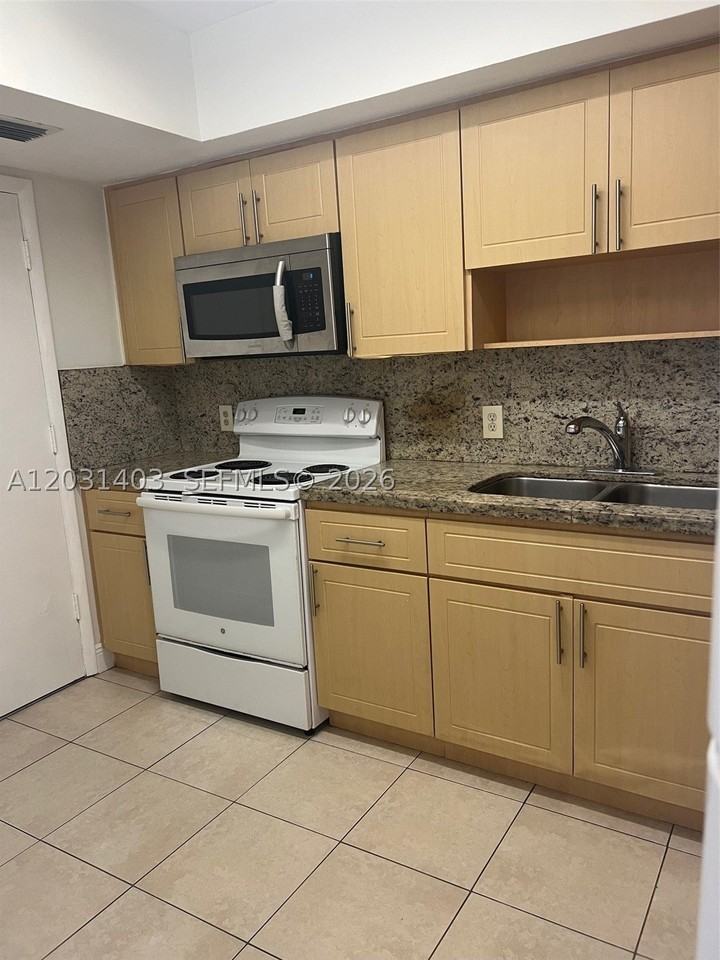 16801 Ne 14th Ave #310 - Photo 3 of 15