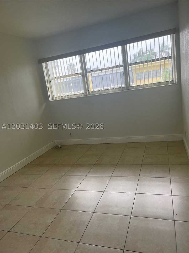 16801 Ne 14th Ave #310 - Photo 6 of 15