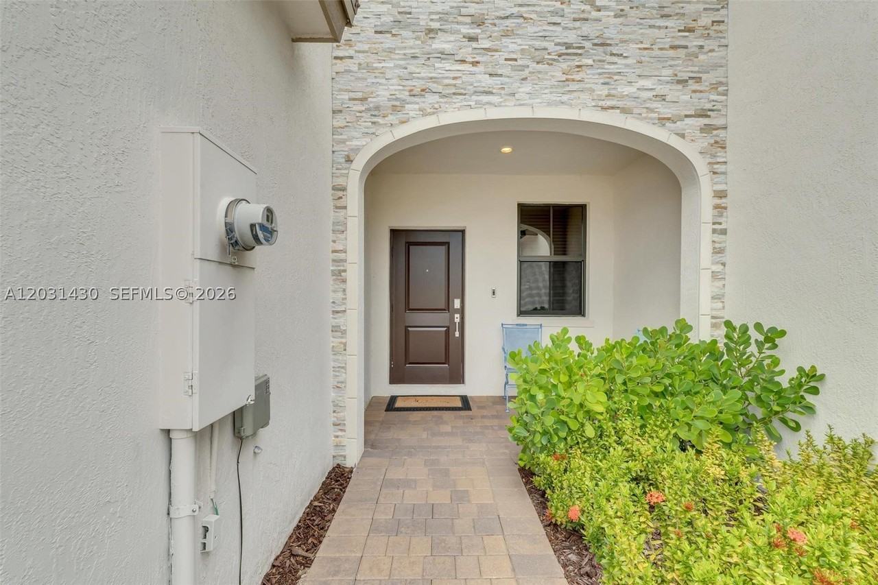 23082 Sw 129th Ct #23082 - Photo 4 of 37