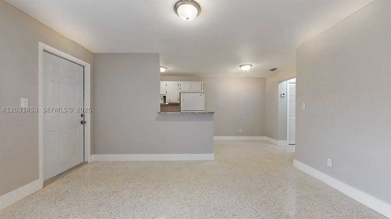 40 W 10th St #3 - Photo 5 of 23