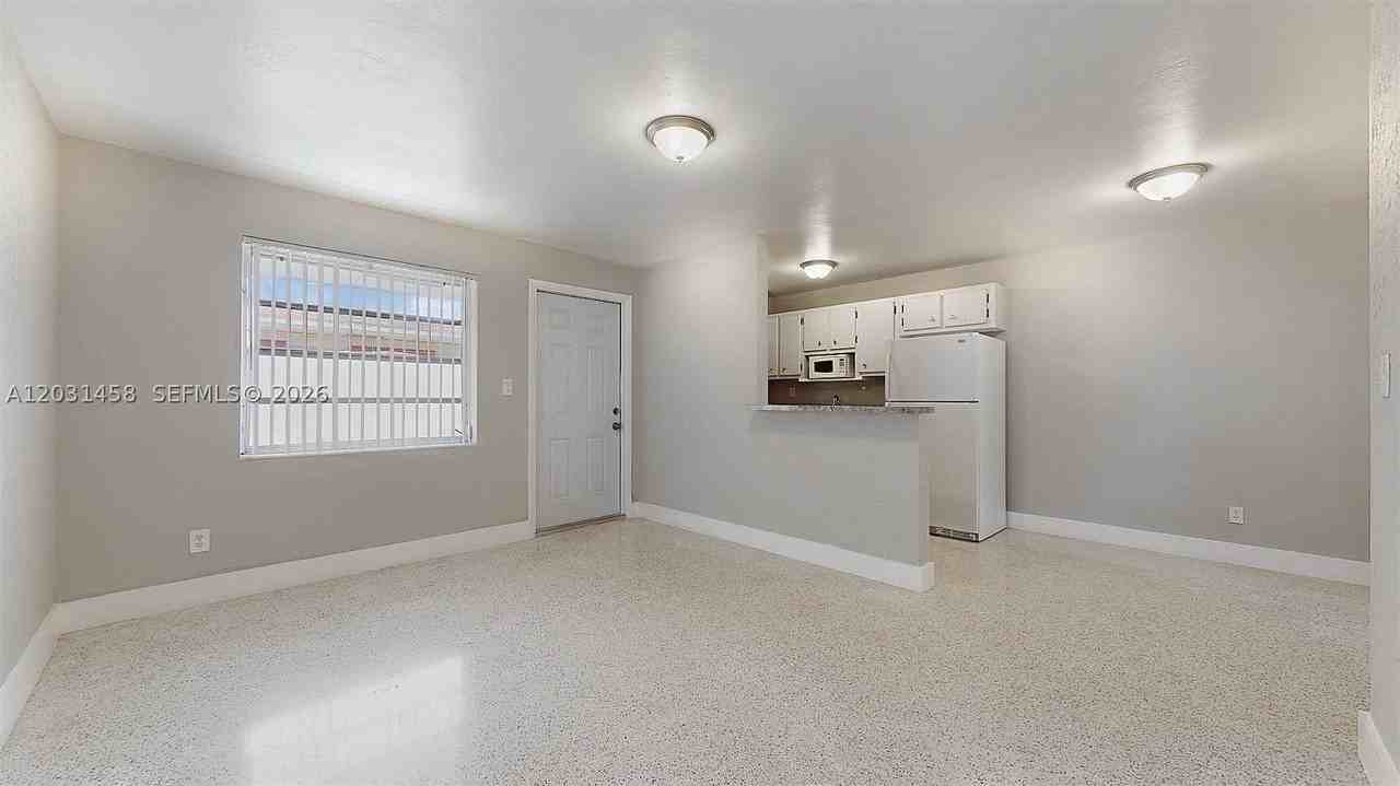 40 W 10th St #3 - Photo 7 of 23