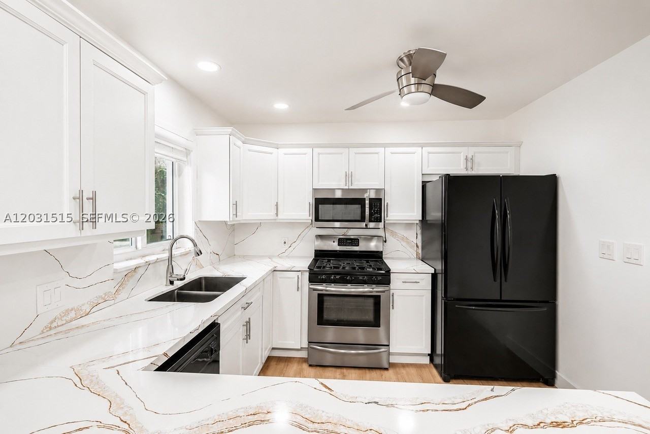 8819 Dickens Ave - Photo 7 of 29
