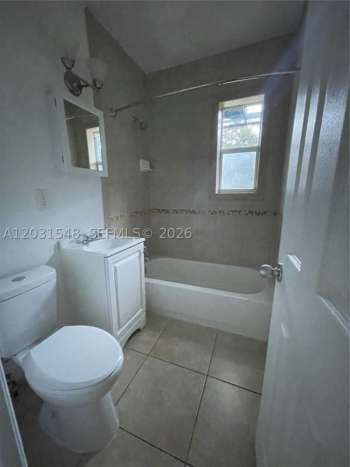420 Sw 25th Ave #0 - Photo 4 of 8