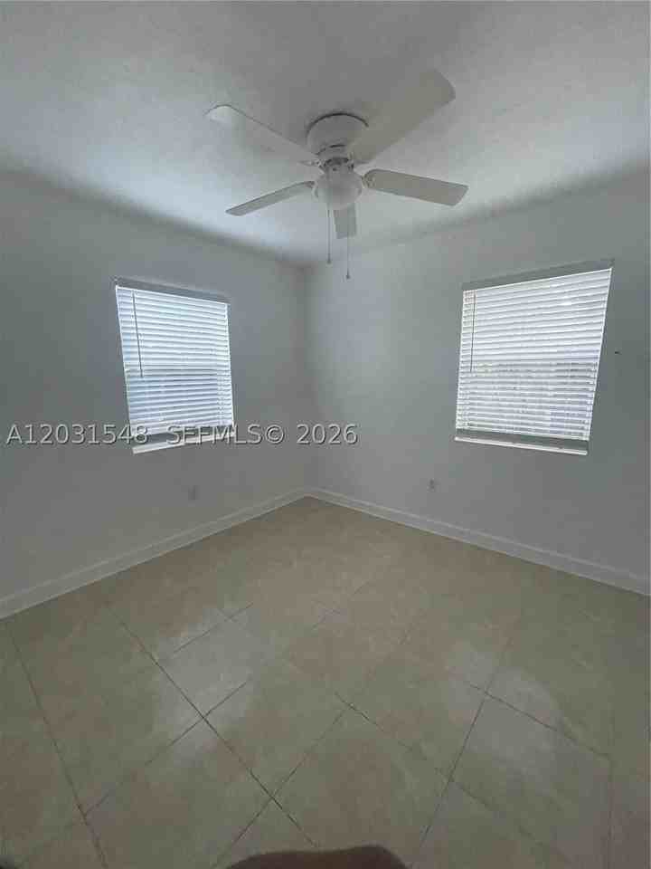 420 Sw 25th Ave #0 - Photo 6 of 8