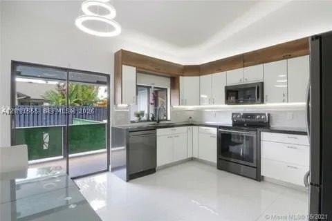 270 Se 7th St - Photo 6 of 17
