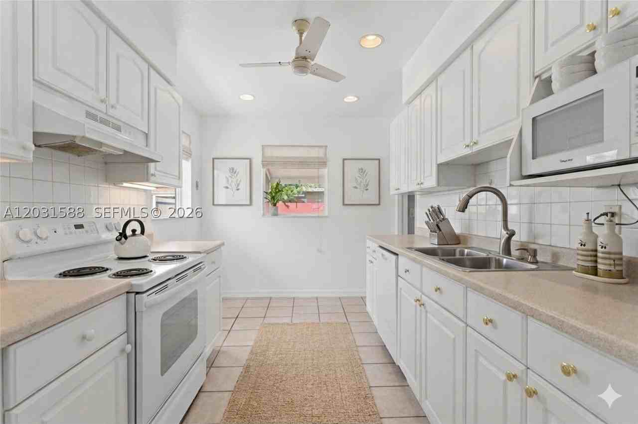 1701 Ne 55th St #1-2 - Photo 4 of 19