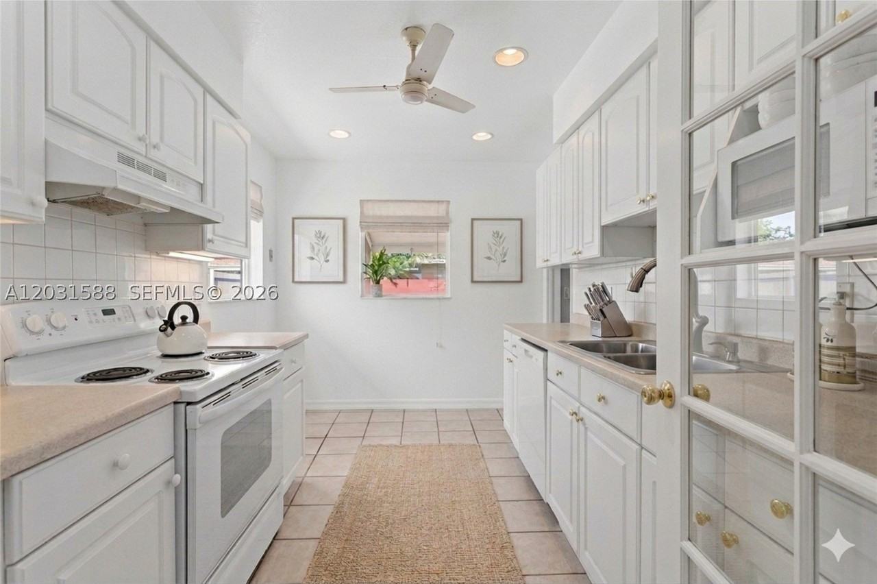 1701 Ne 55th St #1-2 - Photo 5 of 19