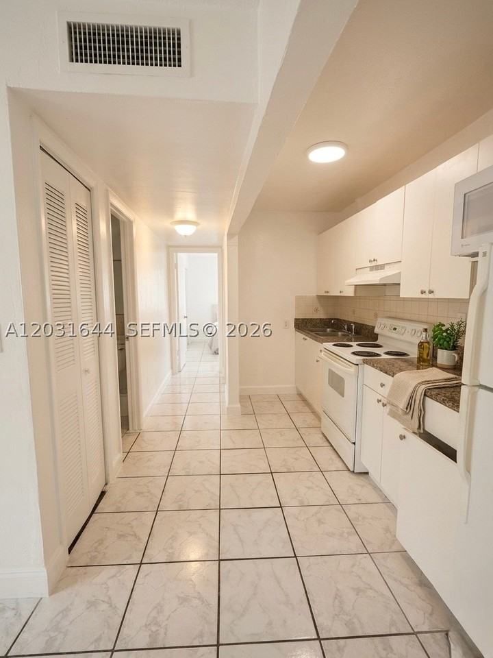 2745 W Okeechobee Rd #5 - Photo 5 of 5