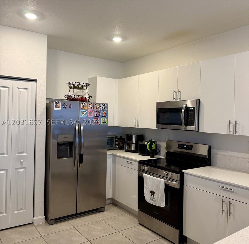 23049 Sw 129th Pl - Photo 5 of 26