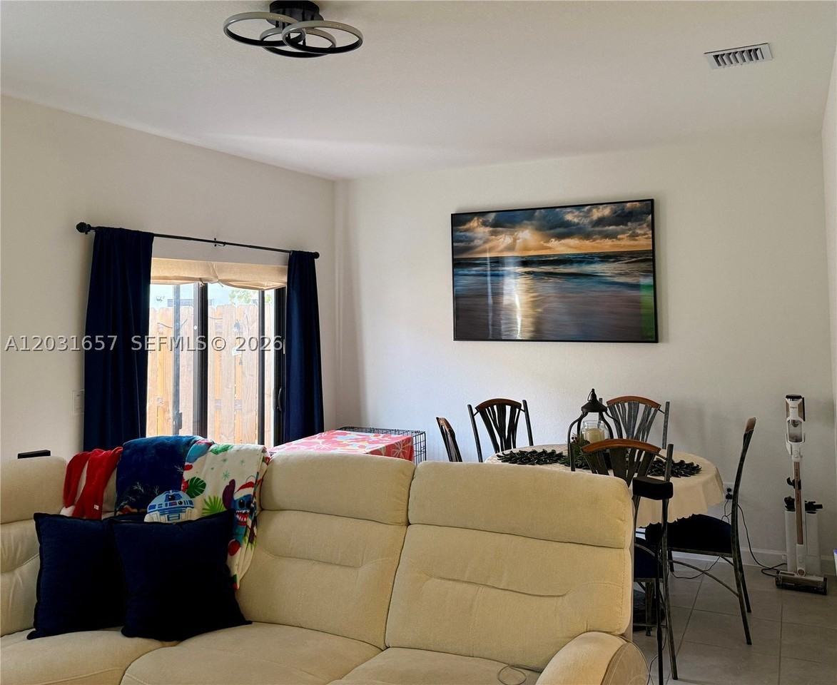 23049 Sw 129th Pl - Photo 7 of 26