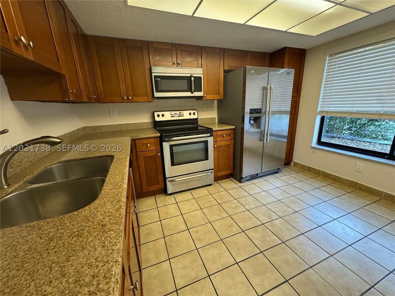 16498 Ne 26th Ave #12 - Photo 7 of 24