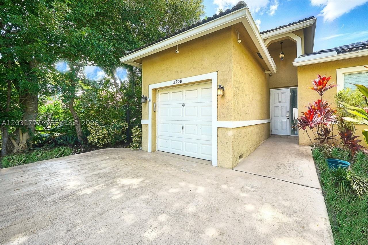 8908 Nw 40th St - Photo 2 of 40