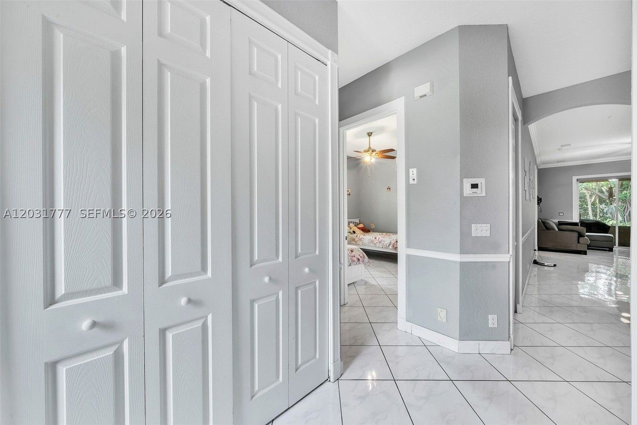 8908 Nw 40th St - Photo 4 of 40
