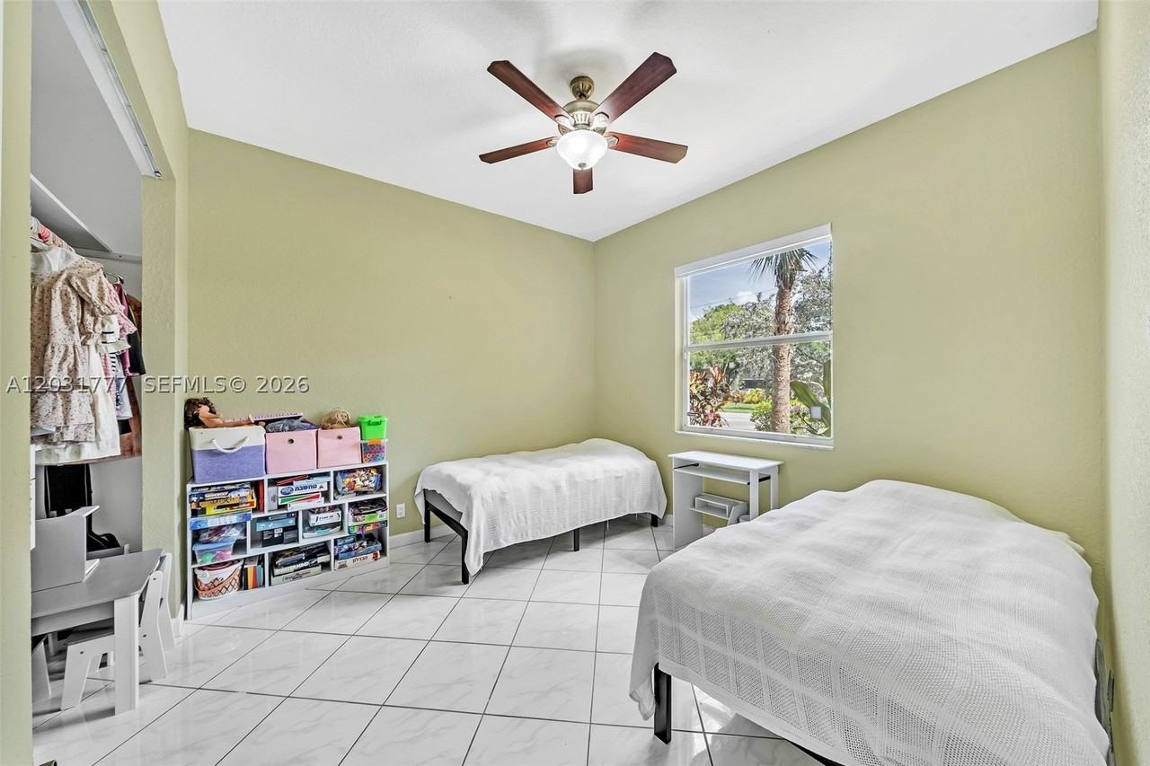 8908 Nw 40th St - Photo 5 of 40
