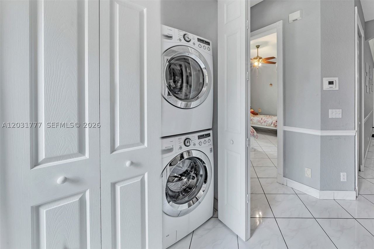 8908 Nw 40th St - Photo 7 of 40