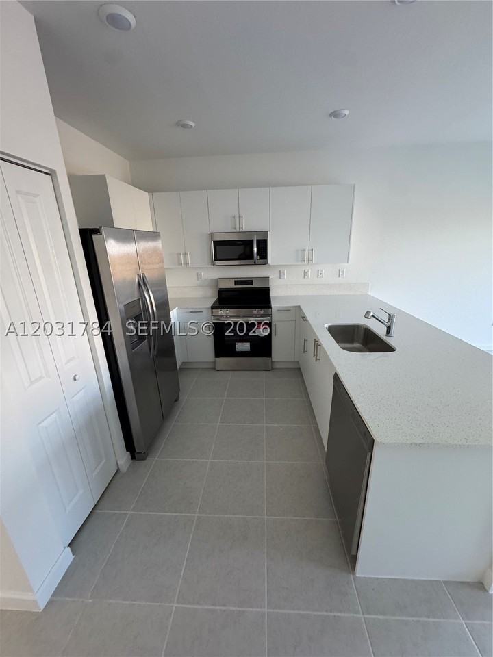 2655 Se 28th Dr #2655 - Photo 5 of 17